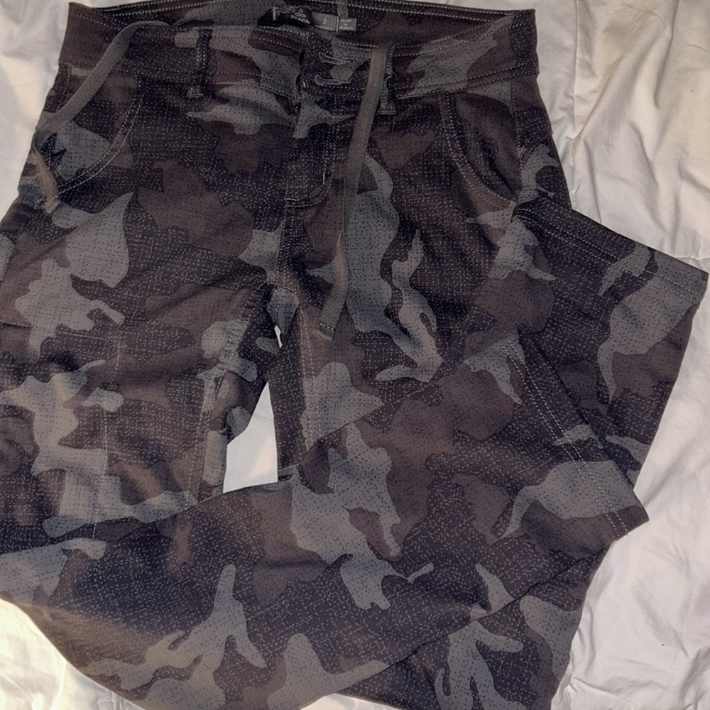 PrAna Pants Womens camo  Halle Hiking Outdoor Performance Size 2